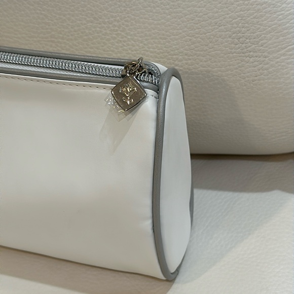 Lancôme 6 Pieces Makeup Set Includes Makeup Bag - Picture 14 of 16